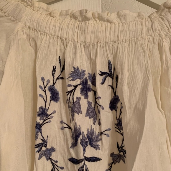 American Eagle Embroidered Off the shoulder Top - Picture 3 of 6